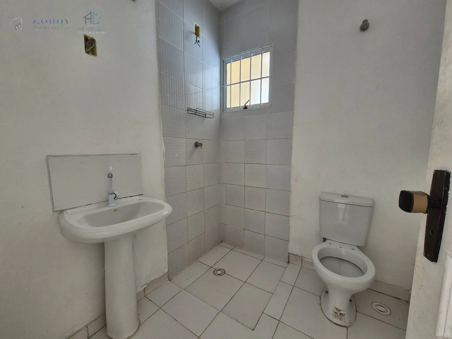 Imagem Casa em Condomínio Fechado com Suíte, Quintal e Garagem Coberta