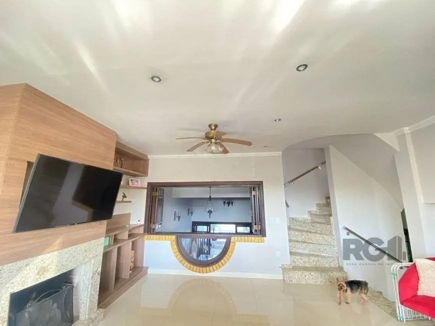 Imagem Excelente casa de 300m² com 4 dormitórios no bairro Sarandi.