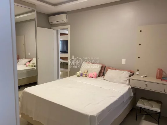 Imagem Vendo Apartamento em Meia Praia Itapema, Residencial La Lumiere, 200 Metros do Mar. Com 4 Suítes, 210m² de área privada. 3 elevadores, 2 garagens.