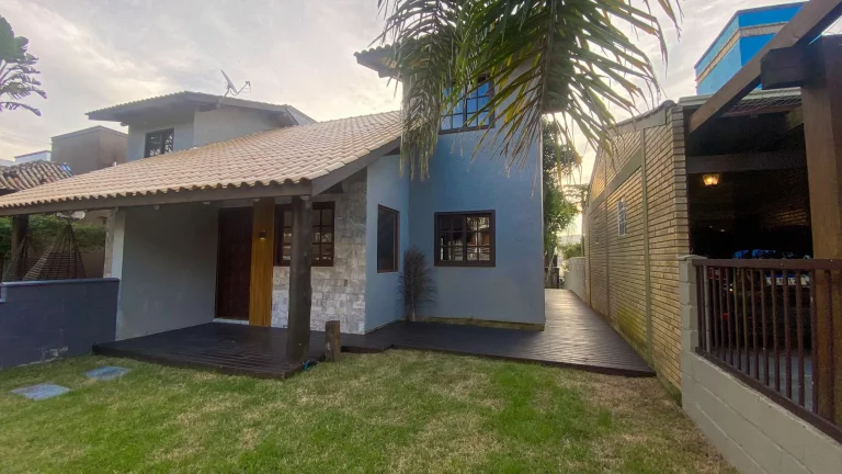 Imagem Casa à venda em Garopaba-SC, 2 quartos, 1 suíte, 1 vaga de garagem, 80m² - Jardim Panorâmico!