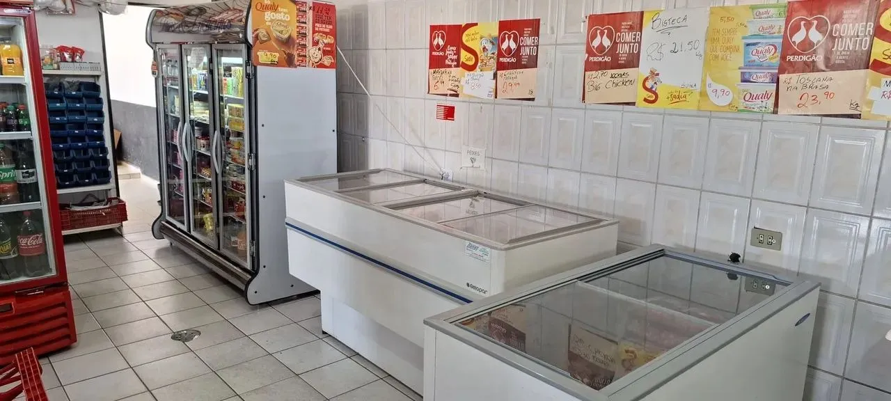 Imagem Imperdível Casa Comercial à Venda em Cidade], Bairro]: 3 Quartos, 1 Suíte, 1 Sala, 2 Banheiros, 5 Vagas, 256m²!