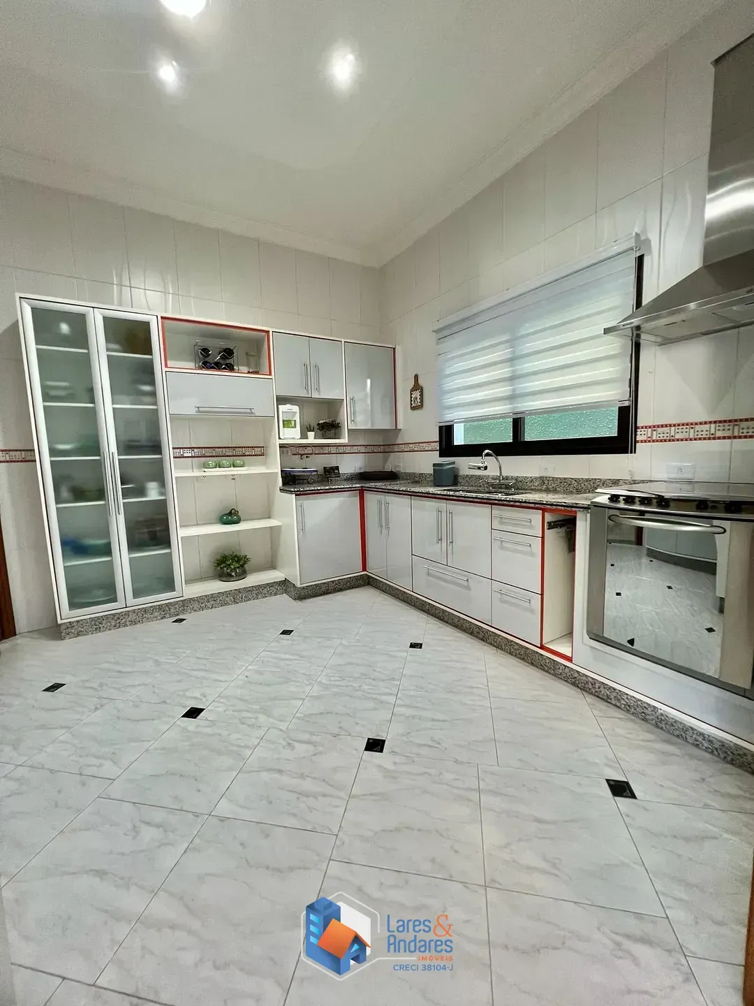 Imagem Sobrado para venda em City América com 4 quartos, sendo 4 suítes, 600m²
