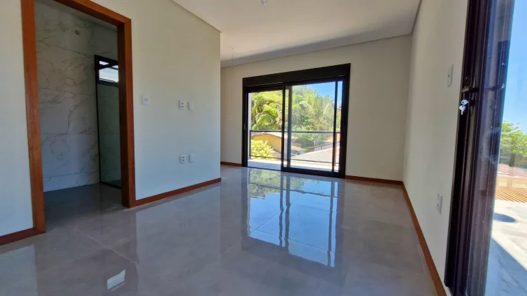 Imagem Espetacular Casa à Venda na Praia do Siriú em Garopaba: Seu Paraíso à Beira-Mar!