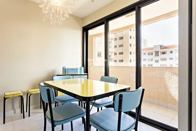 Imagem Apartamento para locação em Moema, com 2 suítes, 3 vagas de garagem.