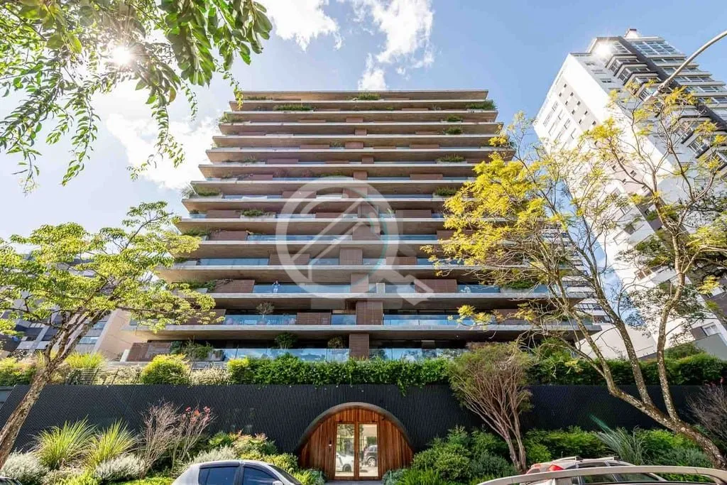 Com uma vista privilegiada de 317m² para toda a cidade, este apartamento no bairro Petrópolis ofer...