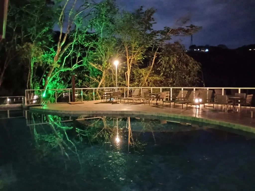 Imagem Casa em Condomínio para Venda em Petrópolis / RJ no bairro Itaipava