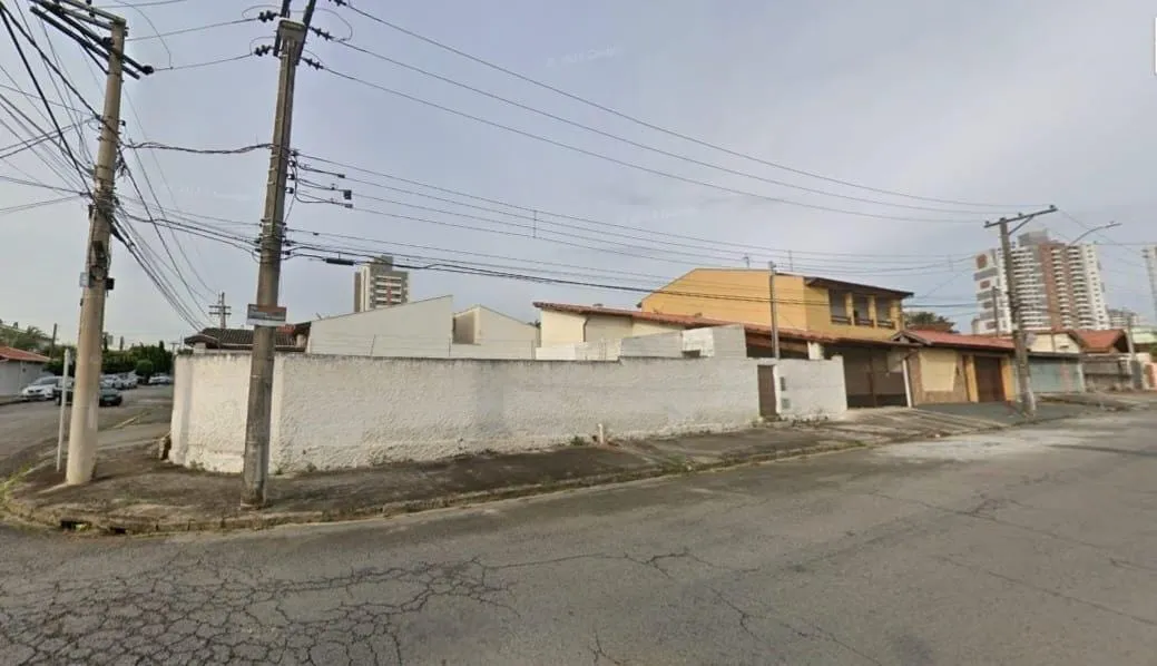 Imagem Ampla Casa com 02 Dormitórios, Suíte, Garagem e Quintal - Ideal para Uso Residencial ou Comercial - Disponível para Venda ou Aluguel