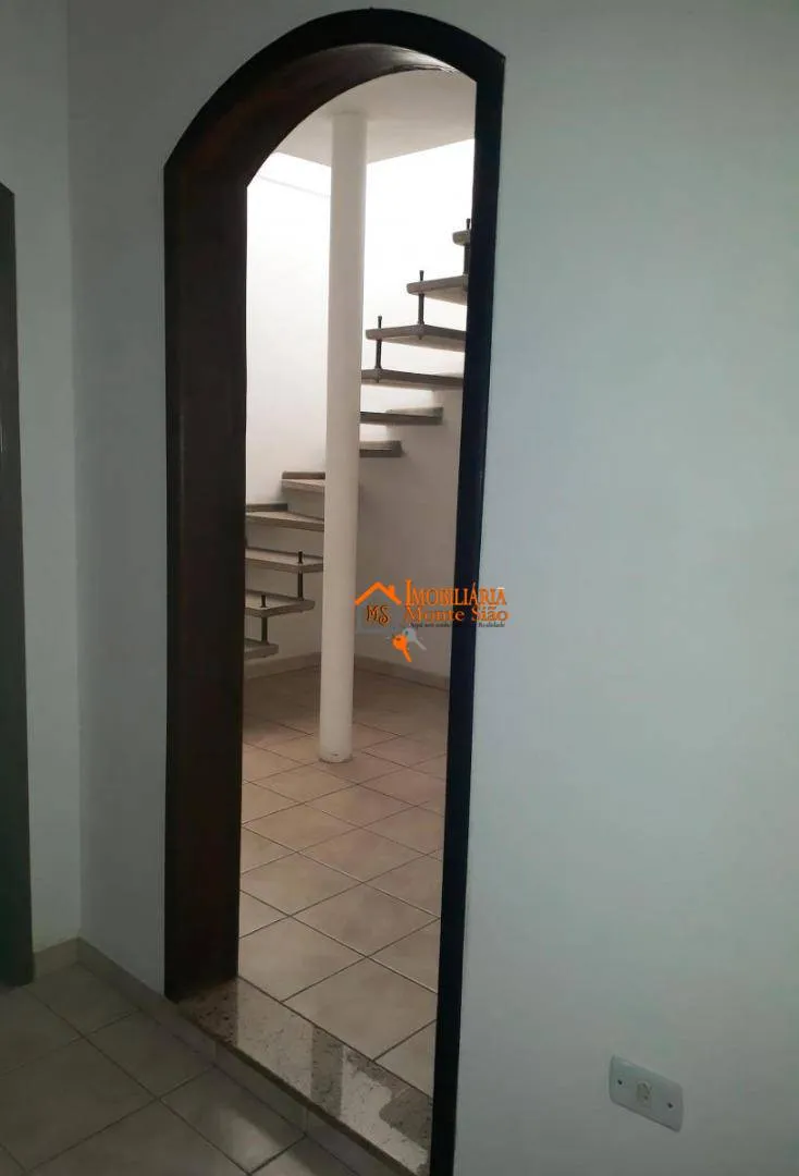 Imagem Sobrado com 4 dormitórios à venda, 260 m² por R$ 850.000,00 - Jardim Santa Clara - Guarulhos/SP