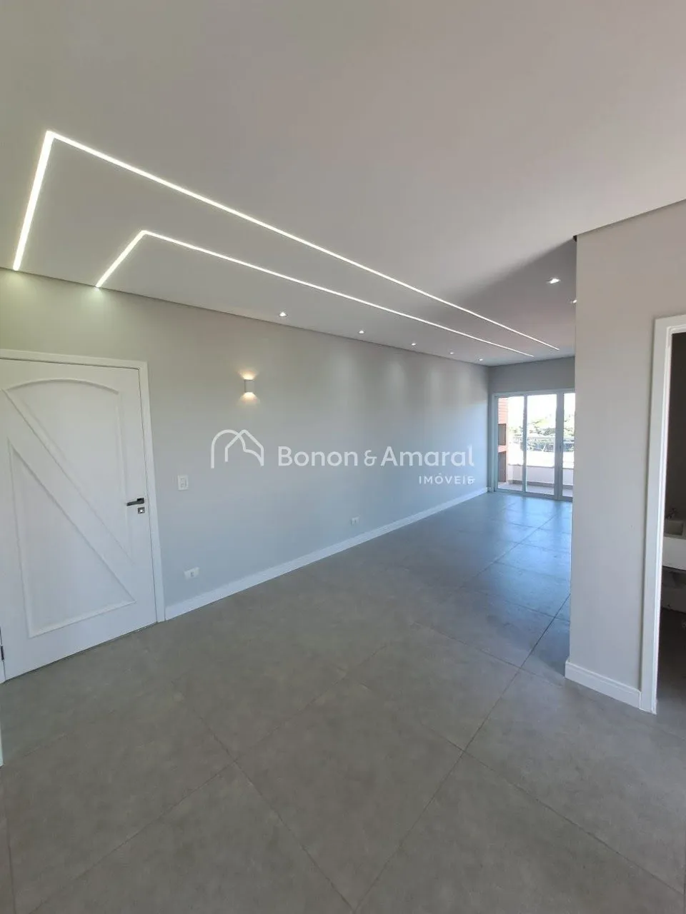Imagem Cobertura à venda com 4 dormitórios, 2 suítes, e 2 vagas de garagem, 217 m² no Taquaral