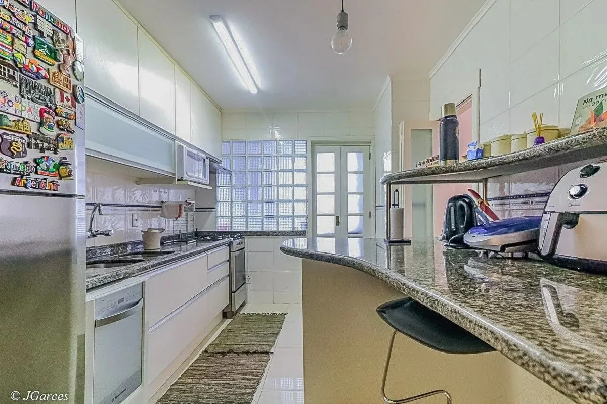 Imagem Casa em Condomínio à venda com 286m², 3 dormitórios, 1 suíte, 3 vagas, no bairro Jardim Isabel em Porto Alegre
