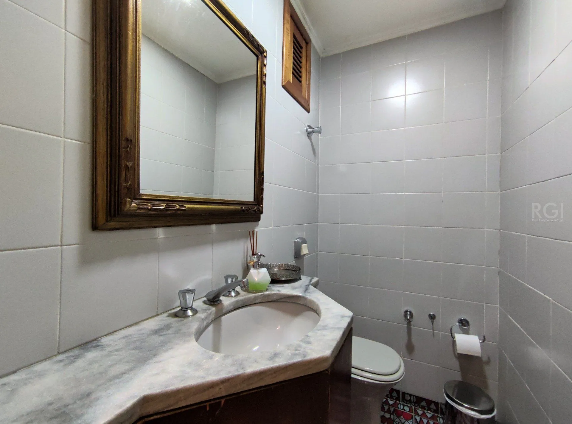 Imagem Sobrado para Venda - 345m², 4 dormitórios, sendo 2 suites, 2 vagas - Independência