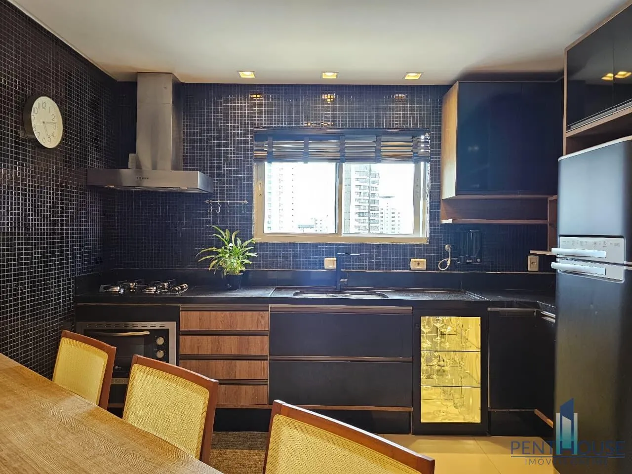 Imagem Apartamento Zona Central para Venda em Balneário Camboriú, CENTRO, 3 dormitórios, 3 suítes, 4 banheiros, 2 vagas