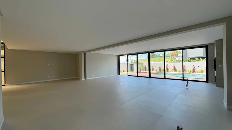 Imagem Casa com 4 dormitórios sendo 4 suítes e 4 vagas de garagem em Camboriú/SC