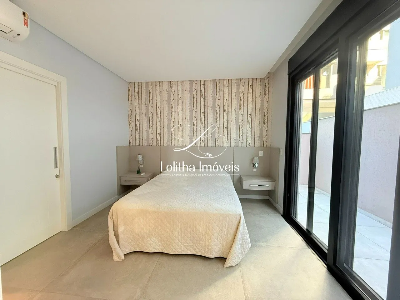 Imagem CASA COM 5 SUÍTES Á VENDA EM JURERÊ - FLORIANÓPOLIS/SC