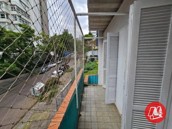 Imagem Apartamento 3 dormitórios (1 suíte). Dependência com wc auxiliar e sacada.