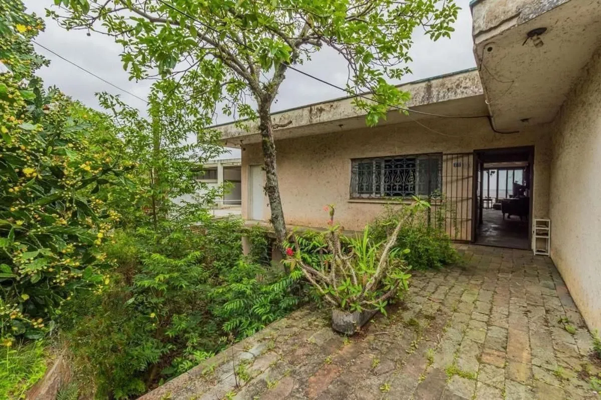 Imagem Casa com 5 dormitórios e 3 vagas no bairro Assunção