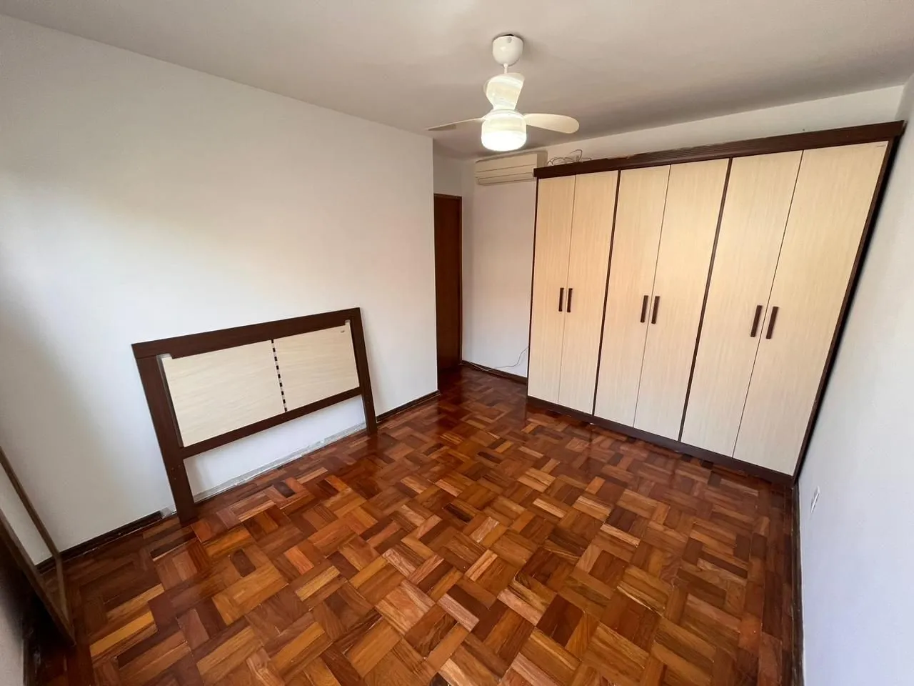 Imagem Apartamento de dois quartos e uma vaga de garagem no bairro Petrópolis em POA/RS