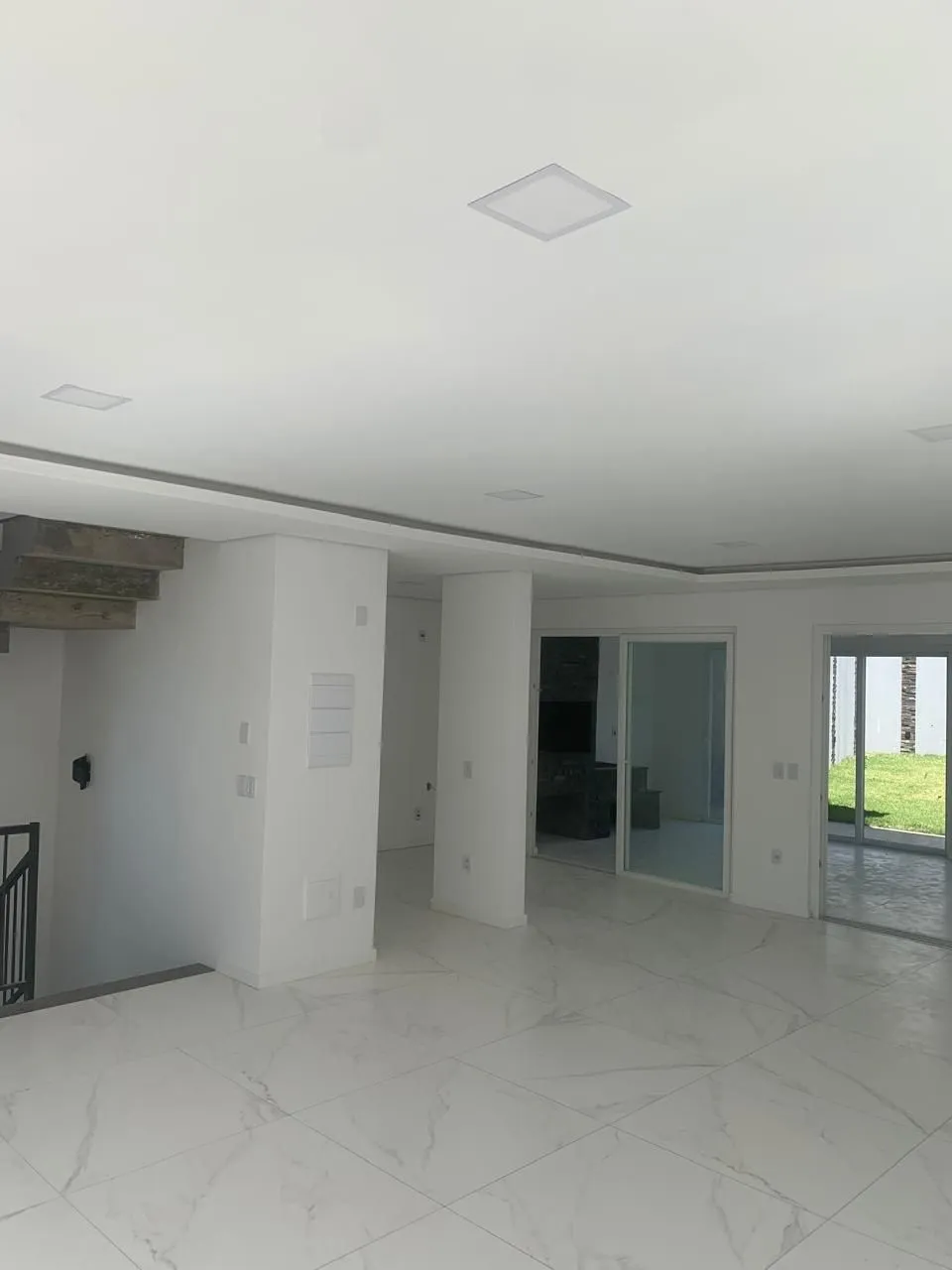 Imagem Casa com 3 dormitórios e suíte à Venda no Bairro Medianeira - Porto Alegre/RS
