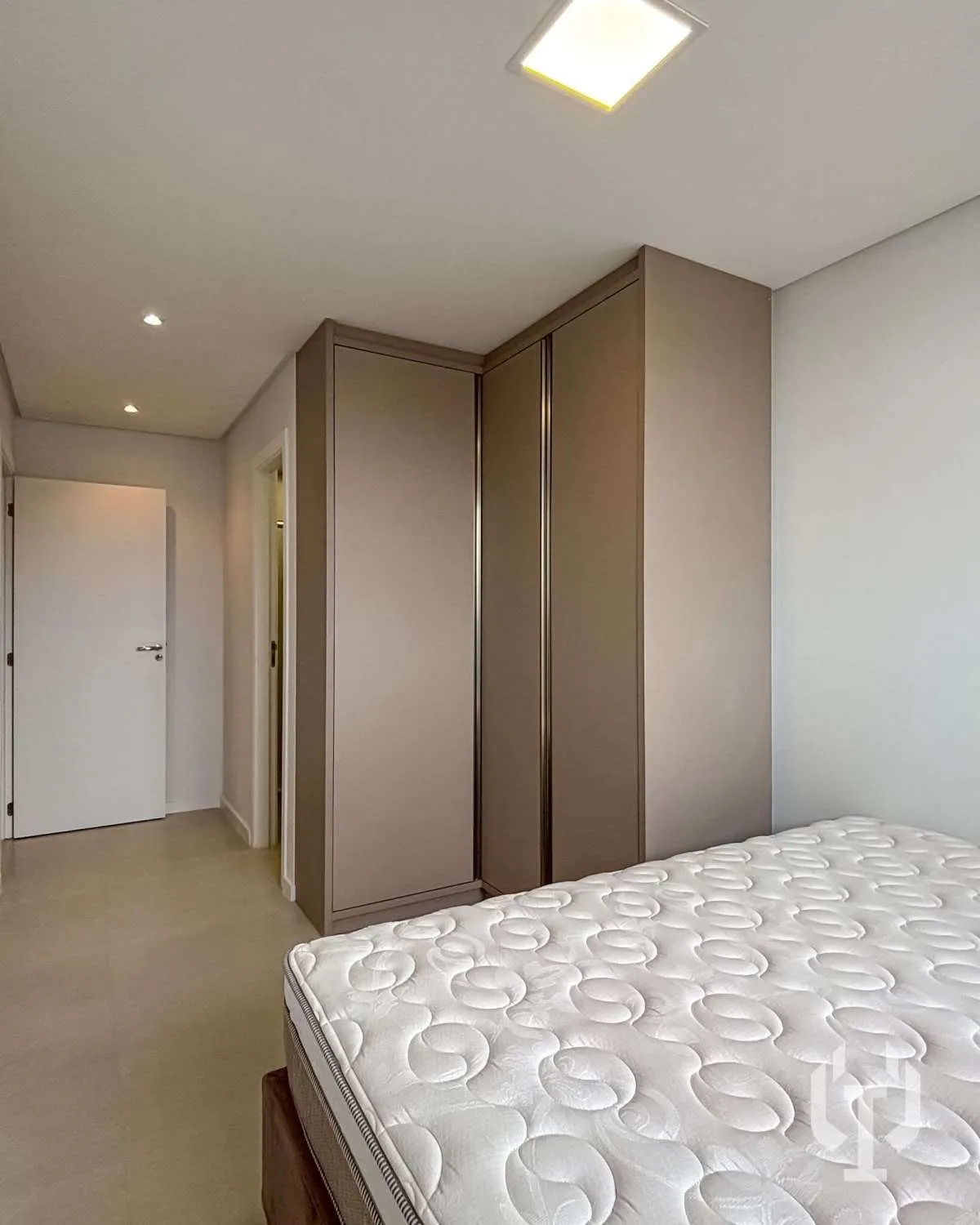 Imagem Apartamento semimobiliado com 2 suítes em Itapema