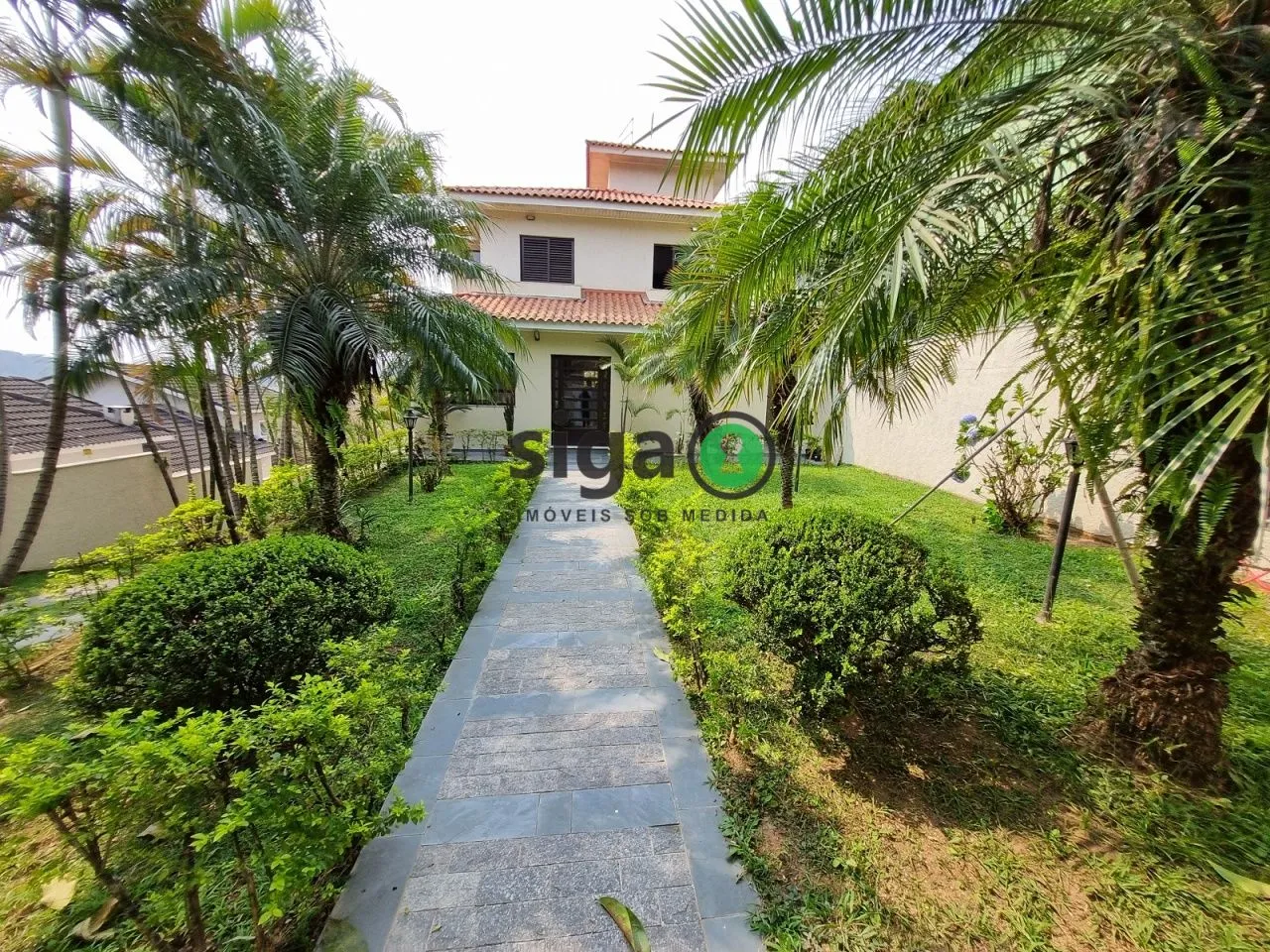 Imagem Casa a venda na Granja Viana com 4 dormitórios