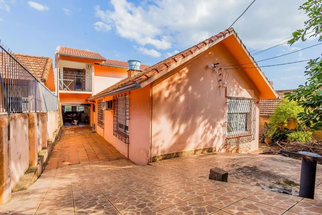 Imagem Casa de 6 dormitórios à venda No Bairro Jardim do Salso - Porto Alegre