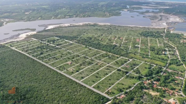 Imagem Terreno em Condomínio a Venda no bairro Centro - Cascavel, CE