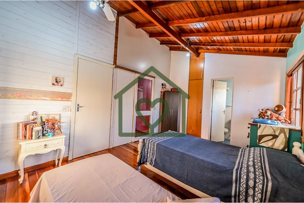 Imagem Descubra o lar dos seus sonhos nesta excepcional casa de condomínio à venda em Porto Alegre, RS. S...