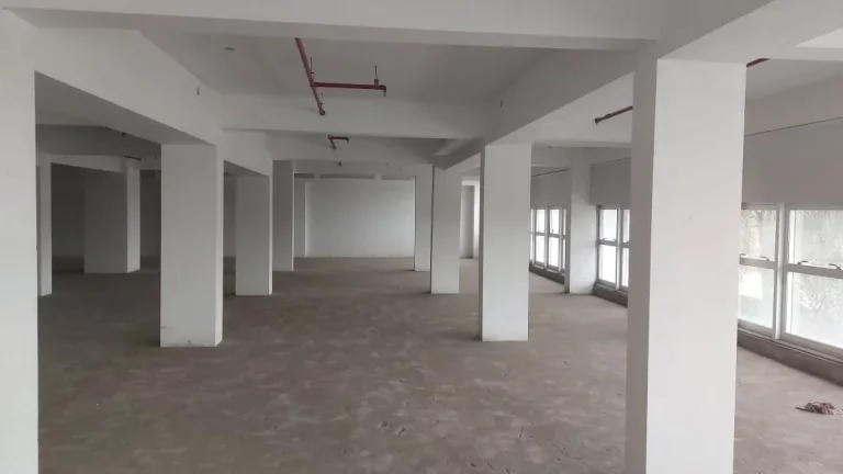 Imagem Comercial para Venda em Itaboraí/RJ - 0 Dorm. 380 m2 Área Útil