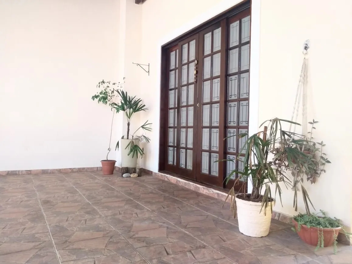 Imagem Sobrado com 4 Quartos e Garagem para 4 Carros
