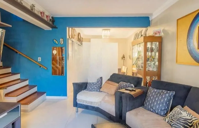 Imagem Linda casa com 3 dormitórios, sendo 1 Suíte, Sala Ampla no Condomínio de Ótima Localização