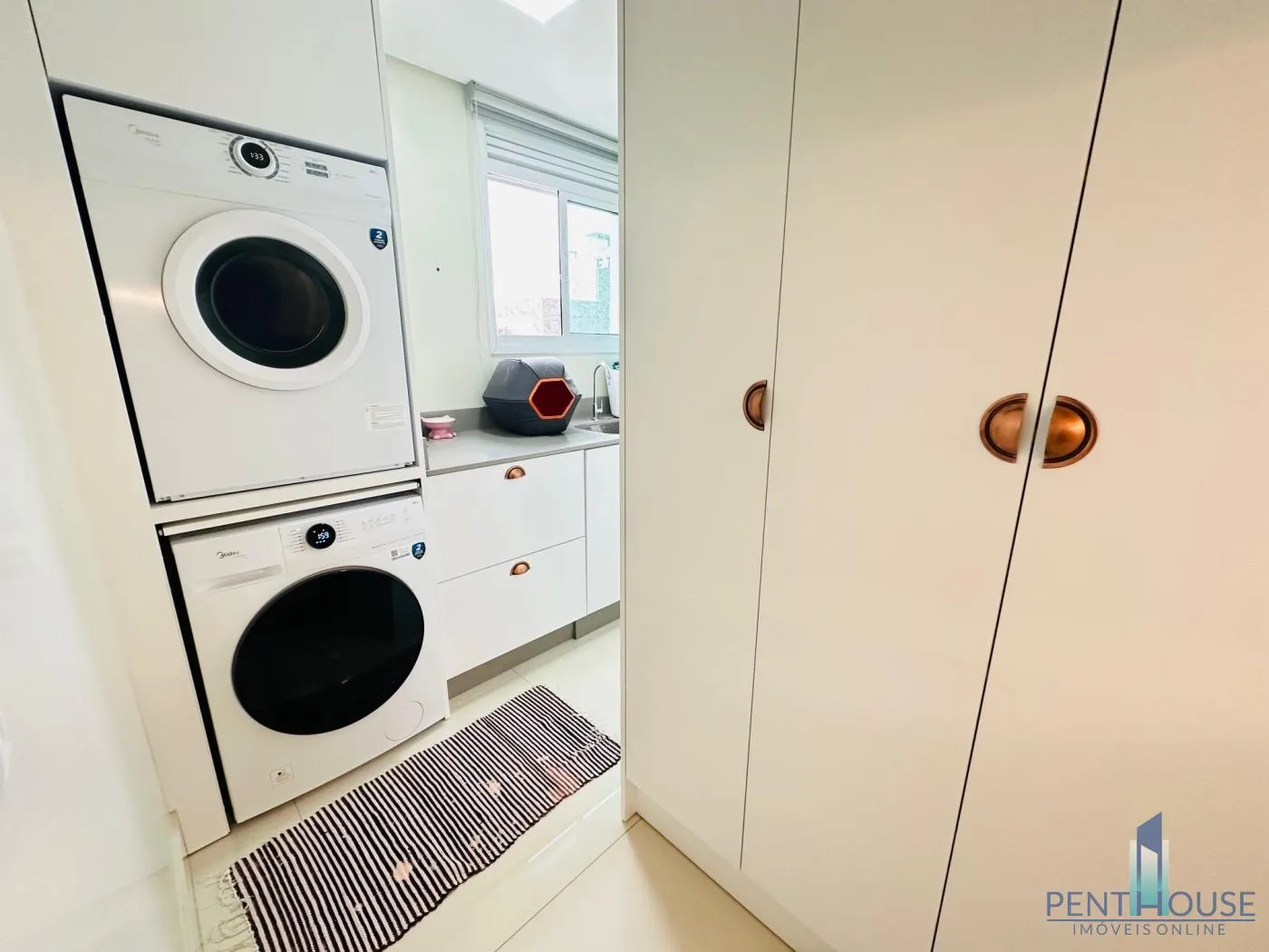 Imagem Apartamento Zona Central para Venda em Balneário Camboriú, CENTRO, 3 dormitórios, 3 suítes, 4 banheiros, 2 vagas