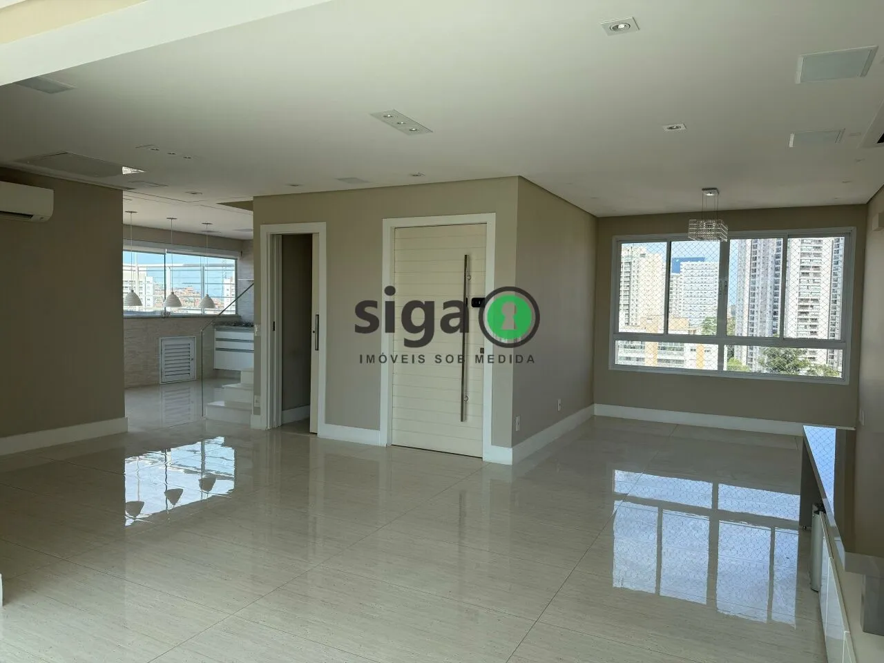 Imagem Cobertura para venda ou locação com 3 suites, 3 vagas, 250m2, na Vila Andrade.