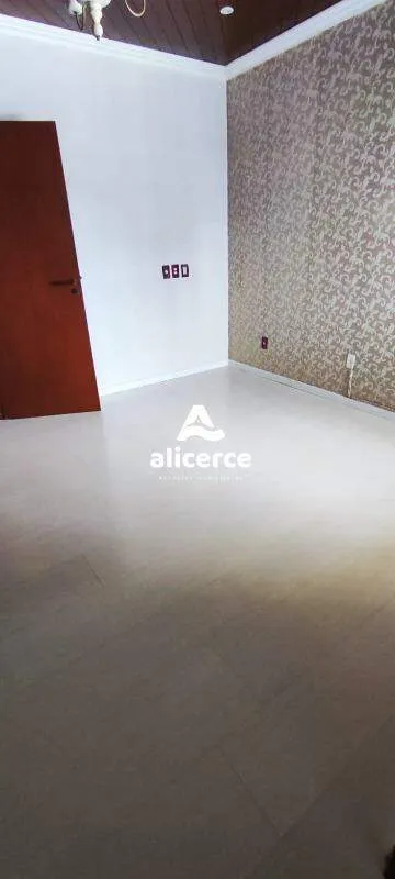 Imagem Casa à venda - 2 pavimentos I 3 suítes I 4 salas comerciais I 2 lojas - Kobrasol - São José/SC