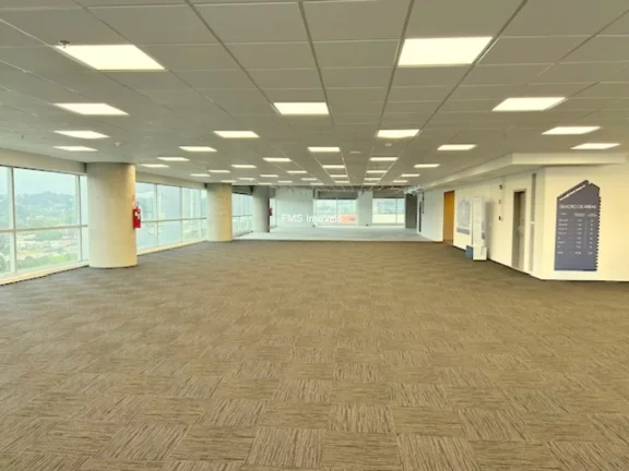 Imagem Conjunto comercial com 1180m² na Chácara Santo Antônio.