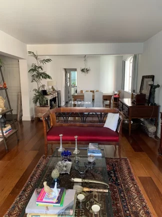 Imagem Imperdível oportunidade de adquirir apartamento de luxo no Itaim Bibi, São Paulo-SP: 3 quartos, 2 suítes, 4 banheiros, 2 vagas de garagem, 160m²!