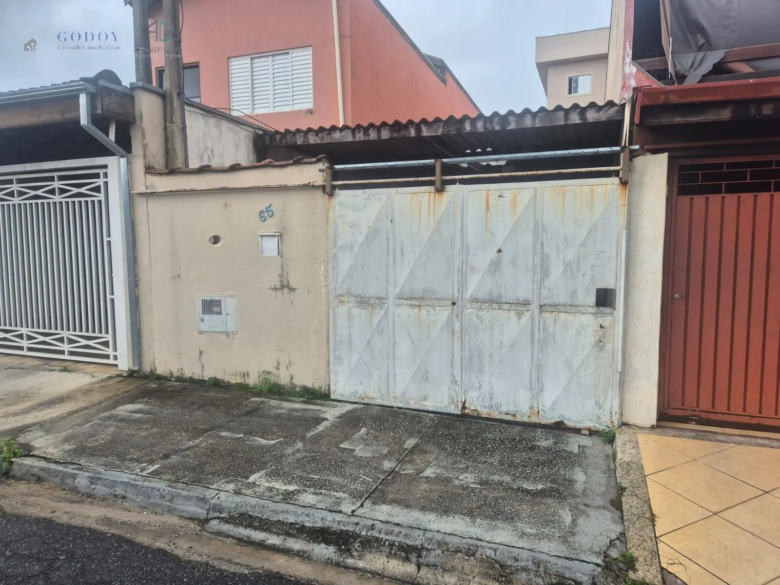Imagem Casa com 2 Dormitórios e Garagem para 2 Carros