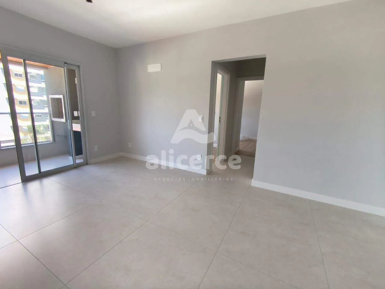 Imagem Apartamento à venda com 2 quartos 1 suíte, 66,23m² em Barreiros São José