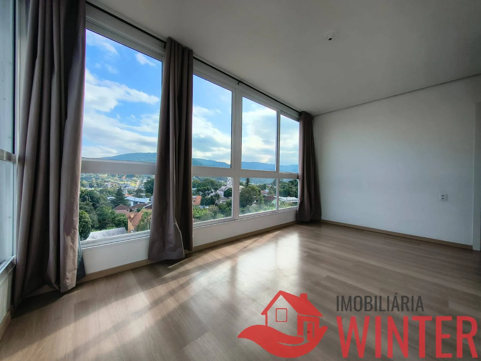 Imagem Lindo apartamento semi mobiliado de 3 quartos no centro de Feliz.