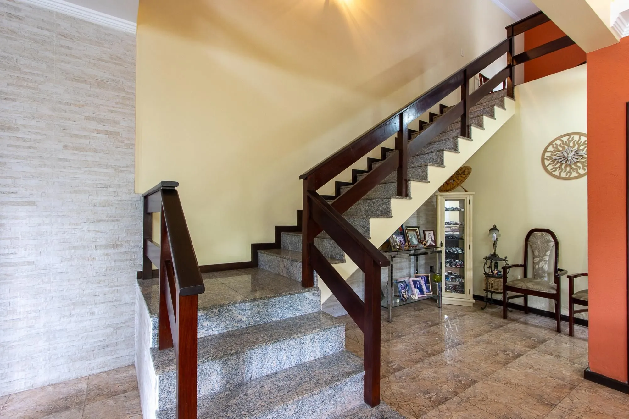 Imagem Casa Residencial ou Comercial, com 3 quartos (1 suite), 229m² privativos - Bairro Tristeza