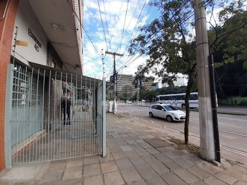 Imagem Apartamento de 2 Dormitórios totalmente reformado com churrasqueira