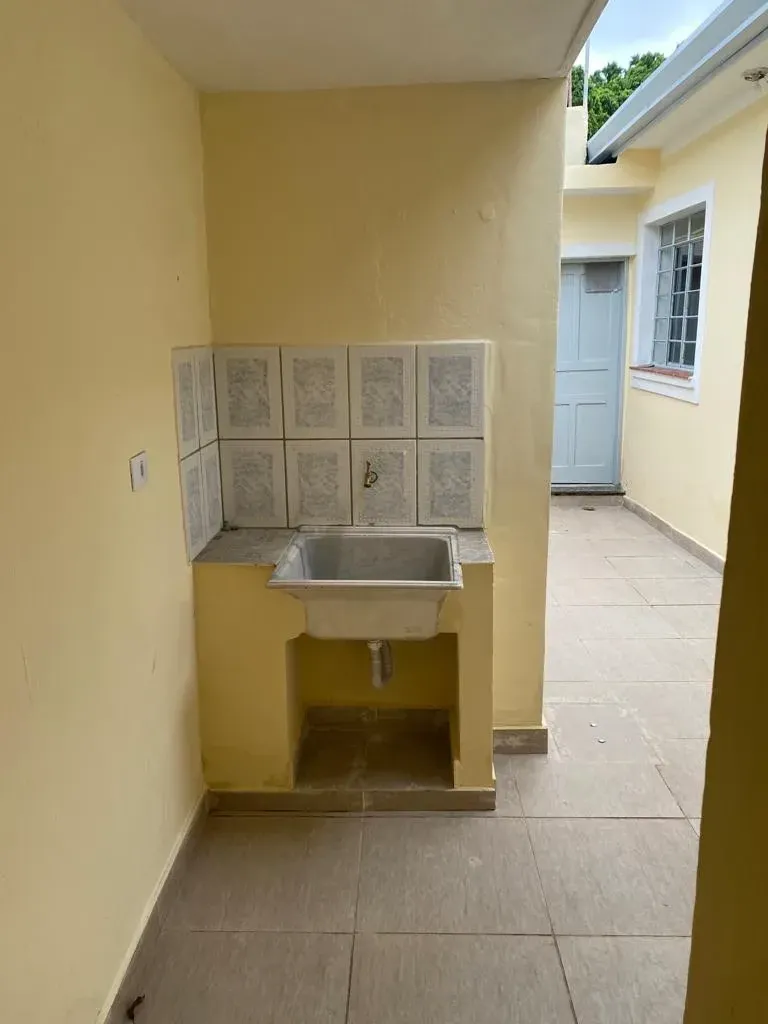 Imagem Casa com 2 Quartos para Alugar, 100 m² em Vila Anastácio - São Paulo