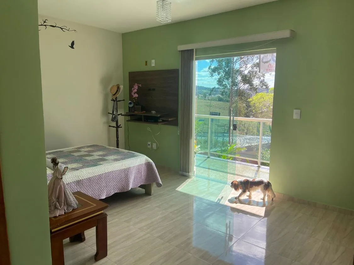 Imagem Vendo uma excelente casa em Crucilância/MG ( Valor 500.000,00 )