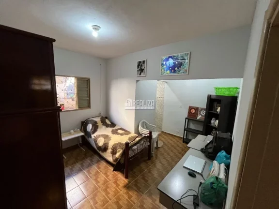 Imagem Casa à venda no bairro Lourdes - Uberaba: 3 dormitórios, suíte, quintal e mais!