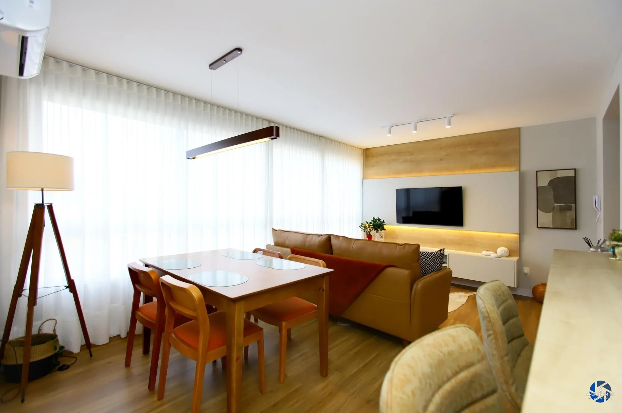 Imagem Apartamento 1 dormitório, 54 metros privativos semi mobiliado, elevadores
