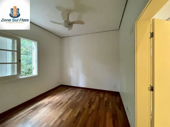 Imagem Casa Alto Padrão à Venda Na Granja Viana Com 6 Suítes e 10 Vagas