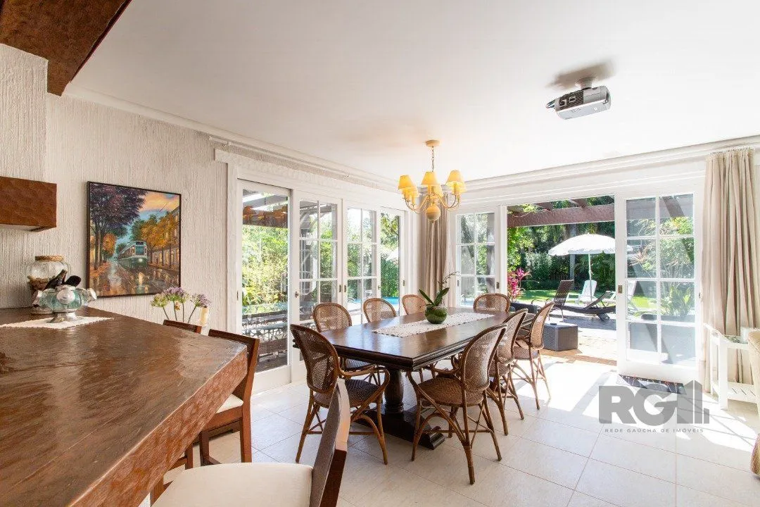 Imagem Casa para venda - 321m² - 4 suítes - Chapéu do Sol