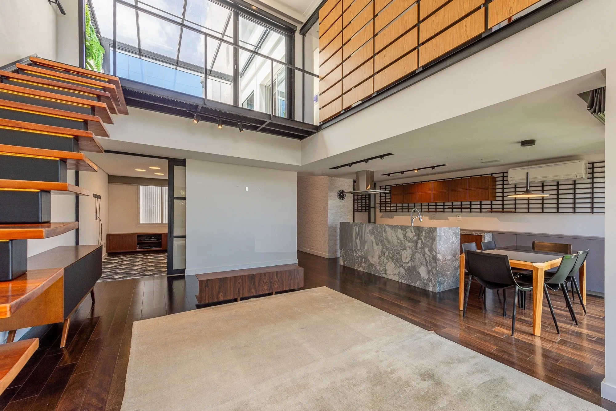 Imagem Cobertura com 115m² e 2 dormitórios, 2 suítes, 1 vaga