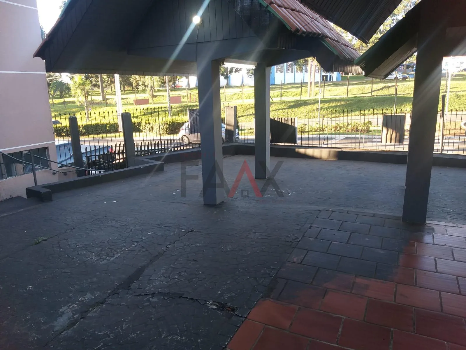 Imagem Sala comercial ao Lado do GRESGA em frente a Av. Manoel Ribas em GUARAPUAVA