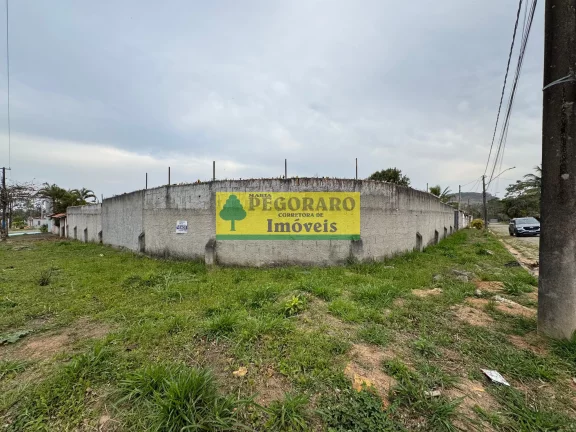 Imagem Terreno de Esquina no Getuba - 1.118 m²: Plano, Murado, Pavimentado, Água e Luz Instalados