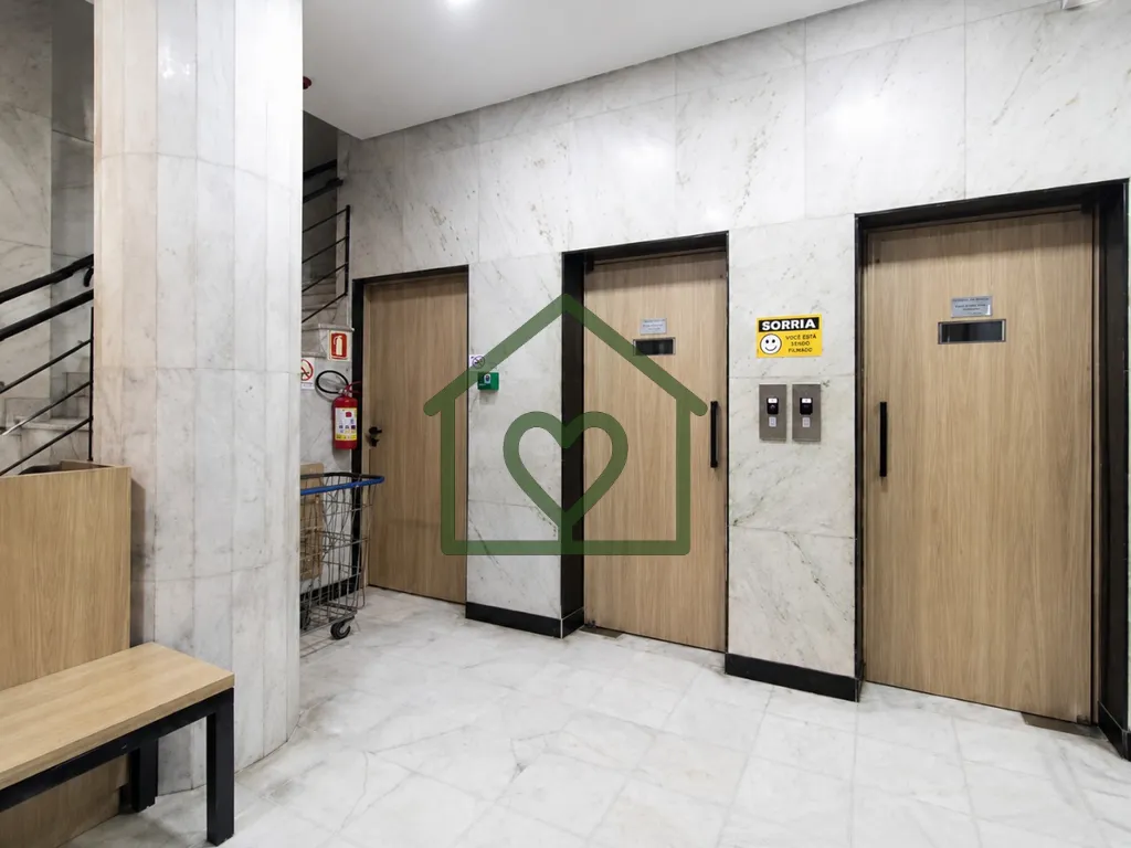 Imagem Apartamento de 1 dormitório, com 34 m², localizado no 3º andar, em prédio com 2 elevadores e por...